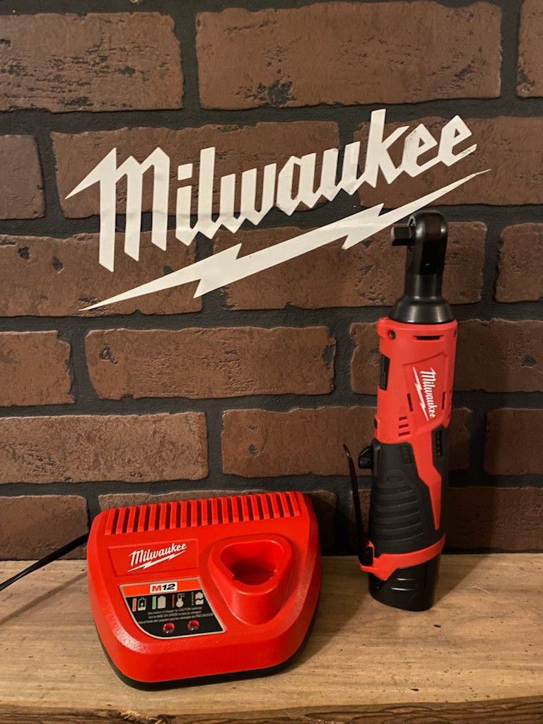 Milwaukee M12 ratchet W 2.0 Battery And Charger Brand New 
