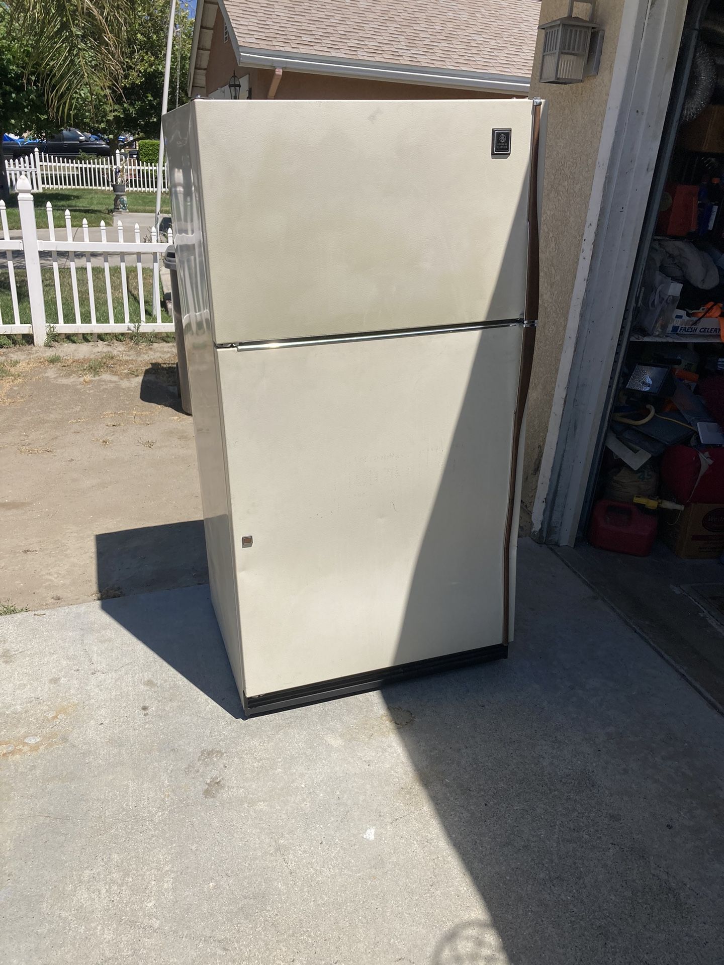 GE Refrigerator
