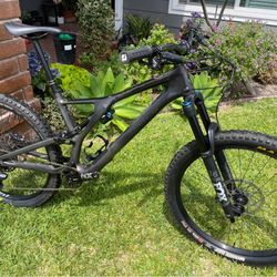Specialized Stumpjumper EVO Comp Carbon 29 - Like New, Ridden Twice 