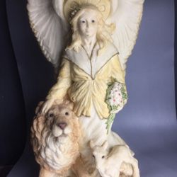 Vintage Large Angel w lion 17” United Design Statue 1995 Signed Susan Marked with the old price of $189.  This is a group of a Guardian Angel, a lion 
