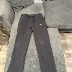 Black Nike small men sweatpants