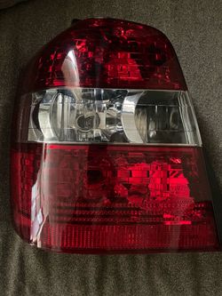 Toyota Highlander Left Tail Light