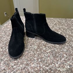 Clark’s Collection “Nevella Bell” Size 12 Black Suede Ankle Boot