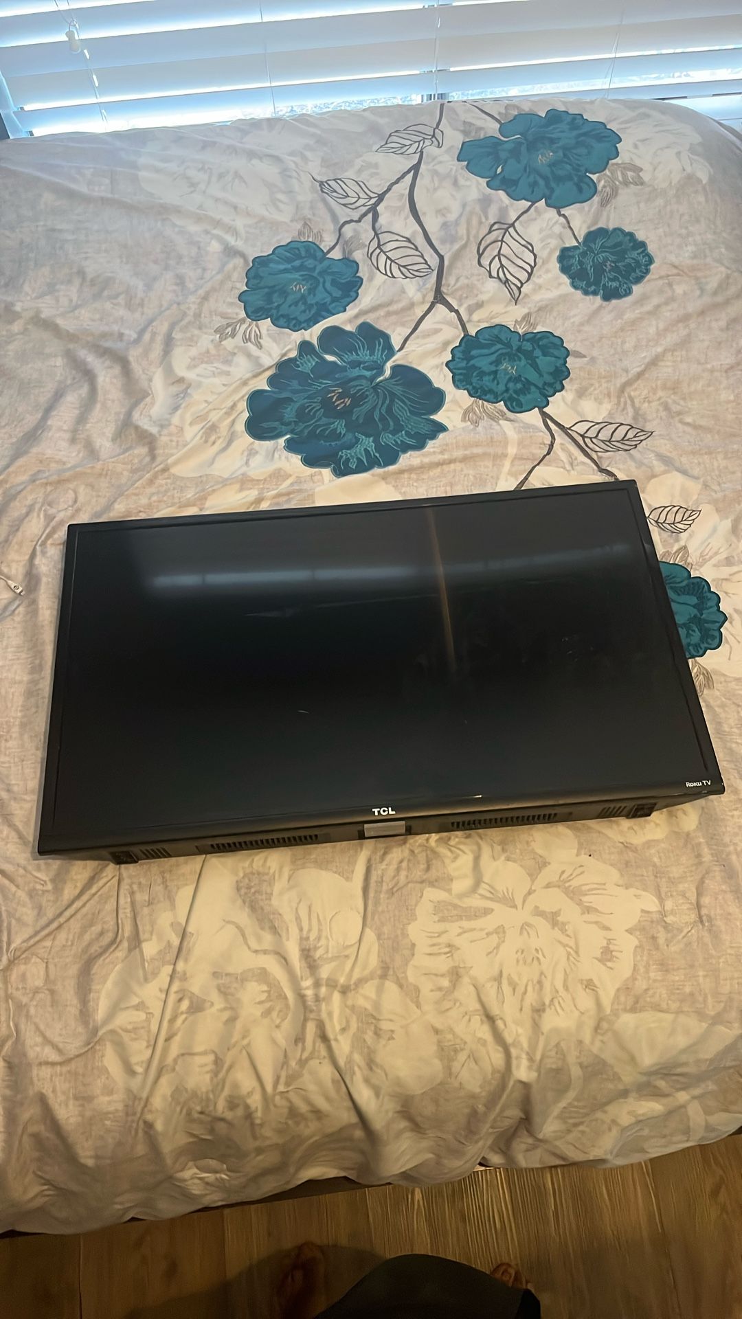 30 Inch TCL ROKU TV