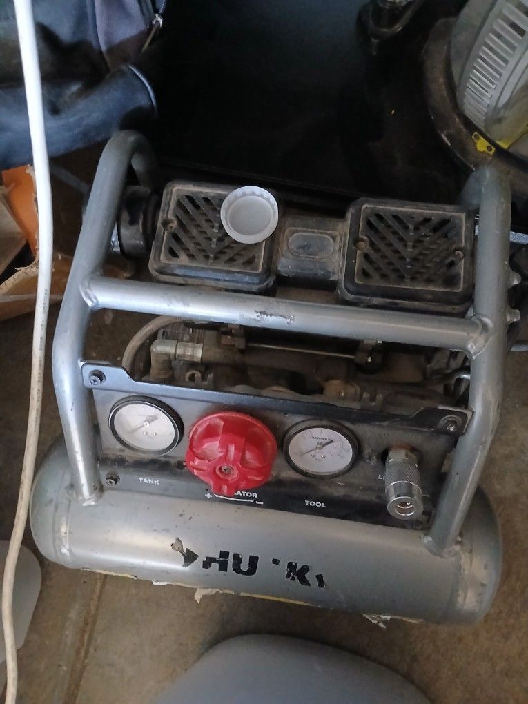 Husky 2gal Compressor With New Air Hose