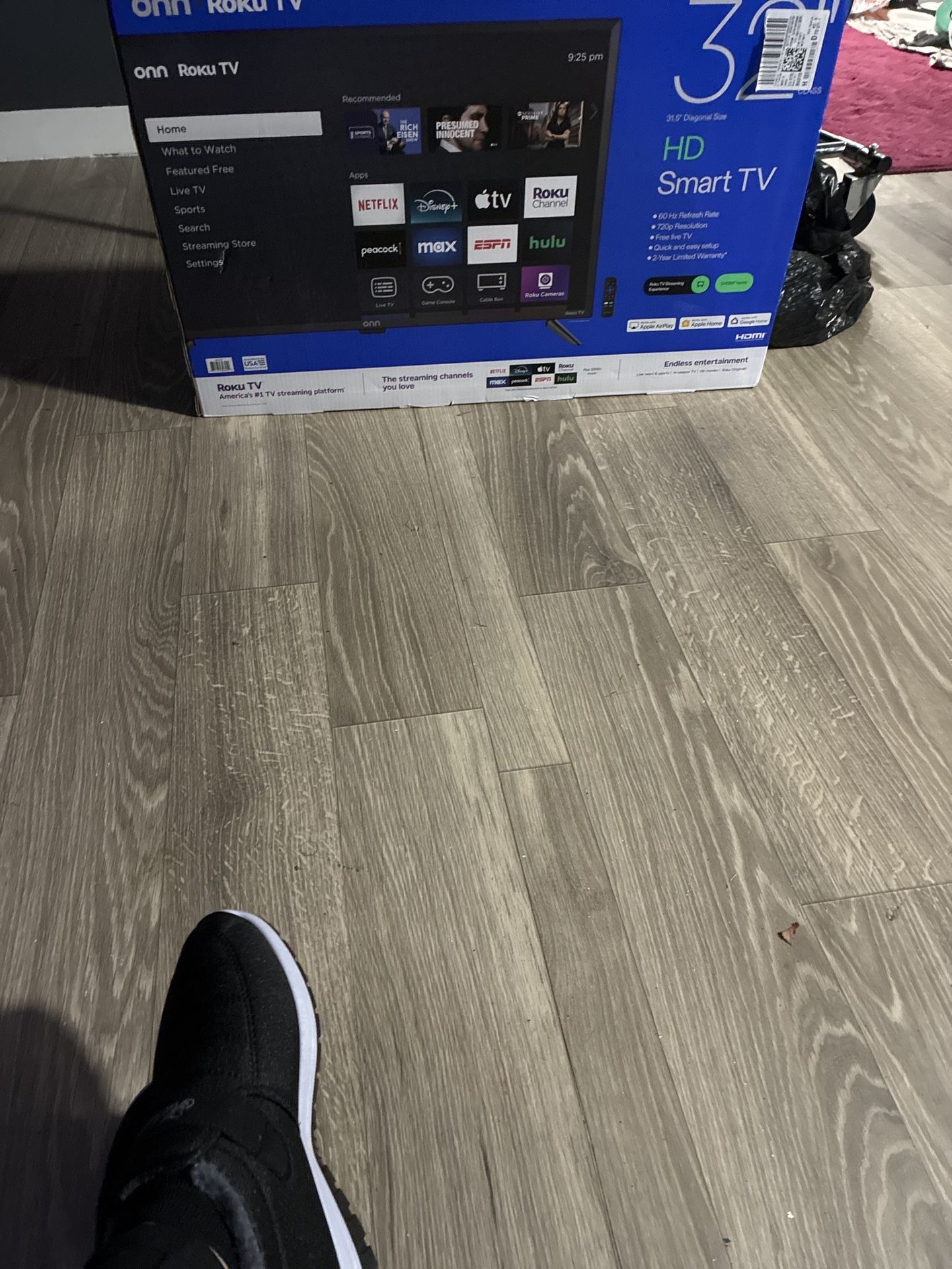 32’ Roku Smart TV Brand New In The Box