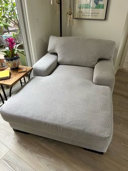 FREE Oversized Chaise Lounge – Light Gray