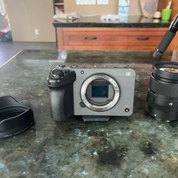 Sony FX30 Cinema Camera Bundle + Sigma 18-50mm f/2.8 – Excellent Condition