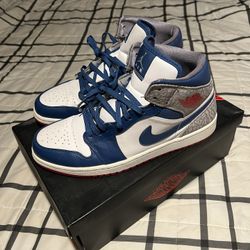 Jordan 1 “True Blue” Size 10’5 Used