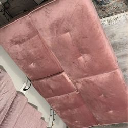 Small pink couch 