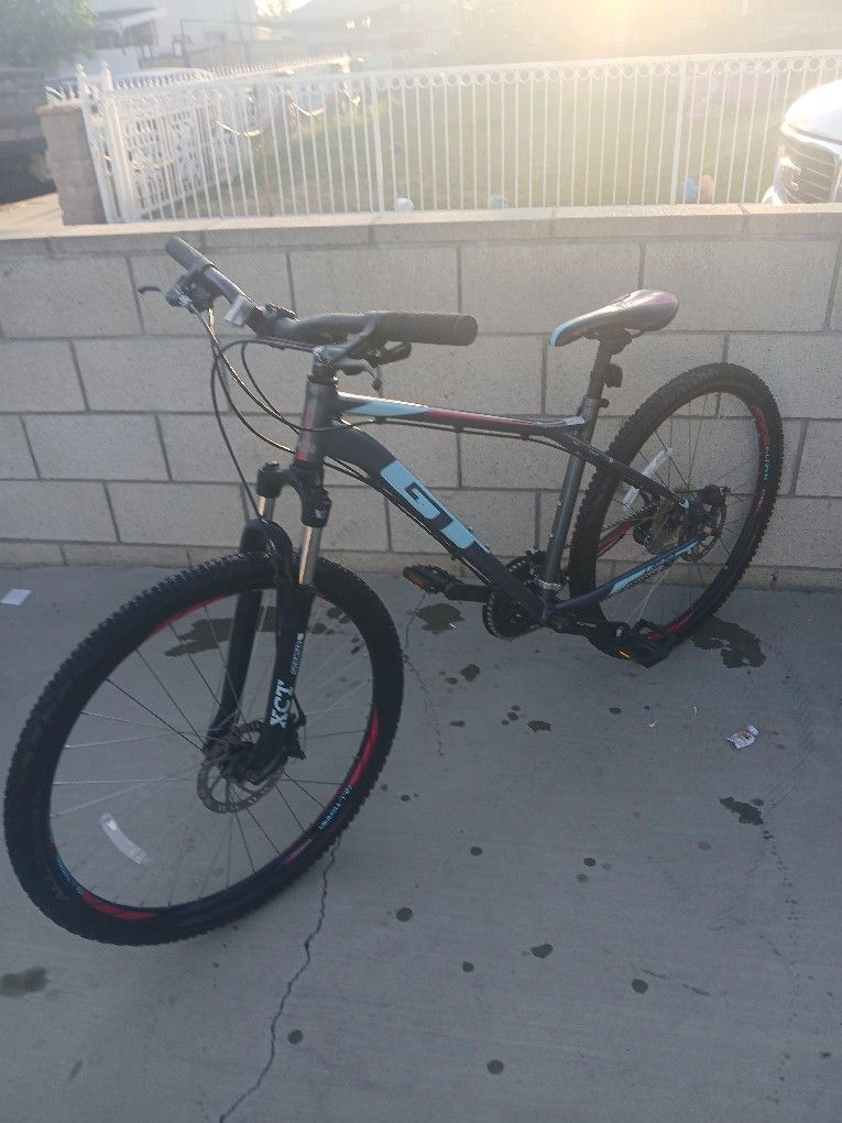 GT 26" Laguna Pro Mountain Bike With Disc Brakes