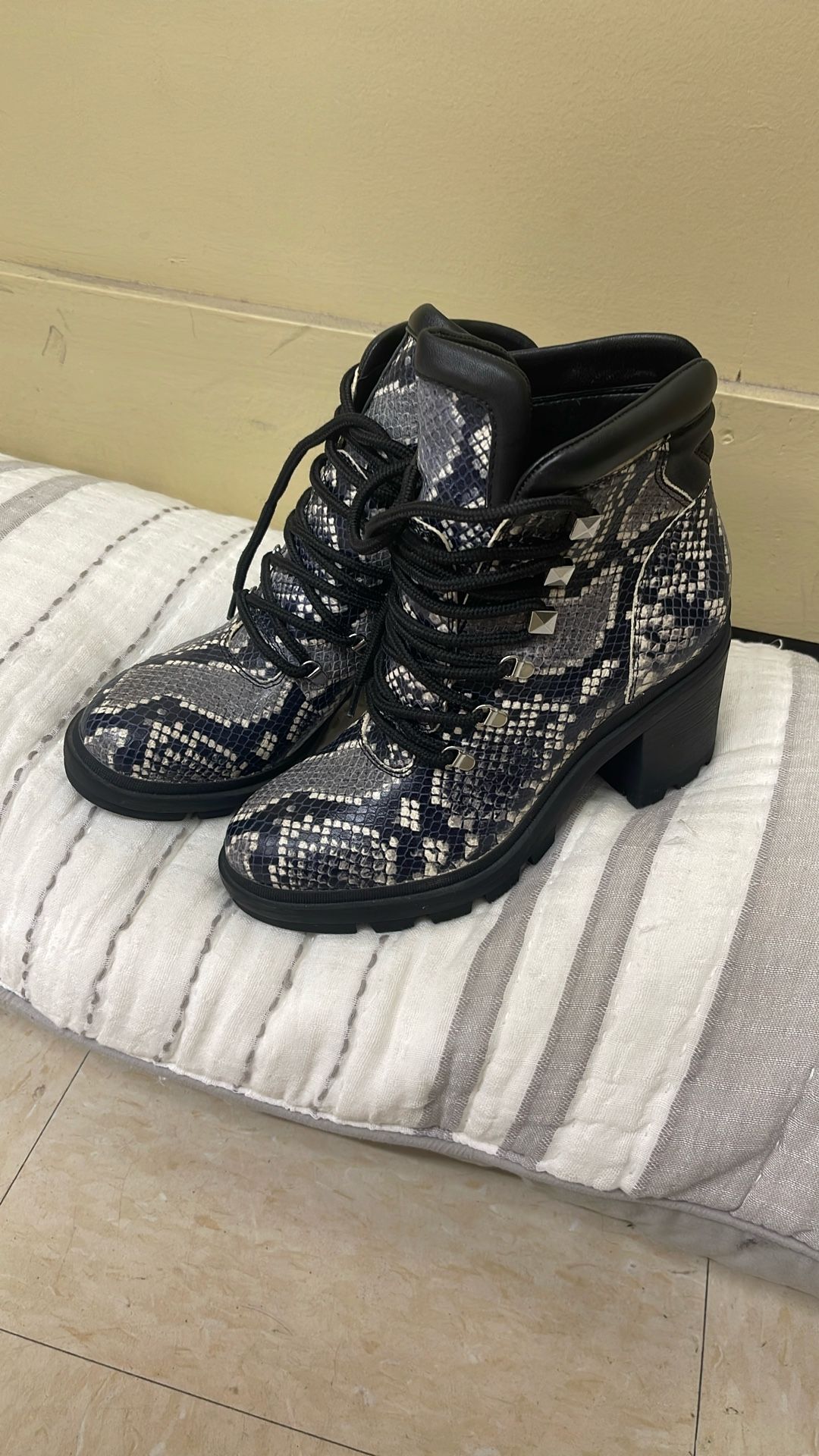 MARC FISHER LTD 7-1/2   $35