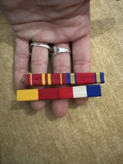 VINTAGE MILITARY PINS LISTING IS FOR BOTH
