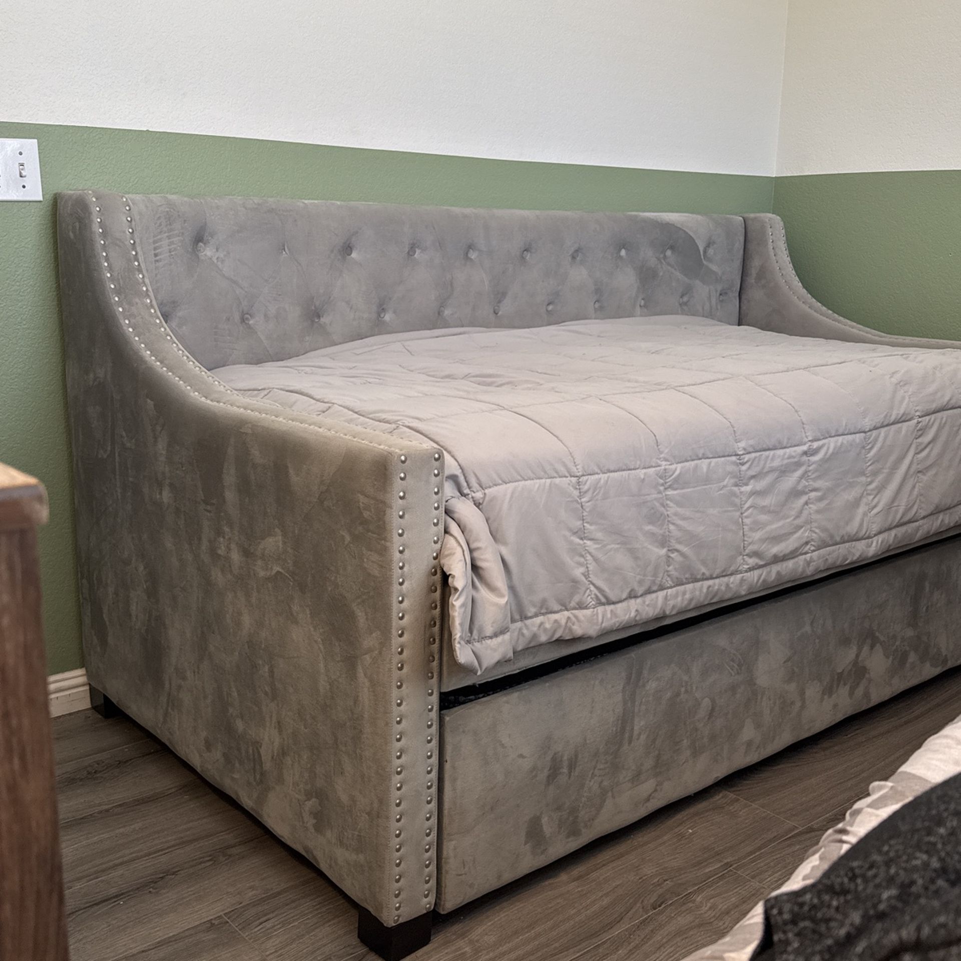 Trindke bed with mattresses