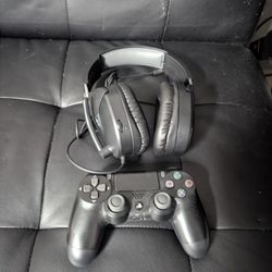 Ps4 Controller And Headphones 