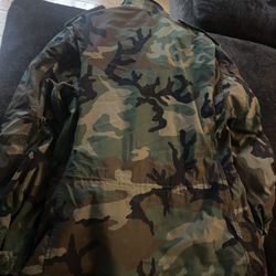 CAMO COAT SIZE LARGE MENS