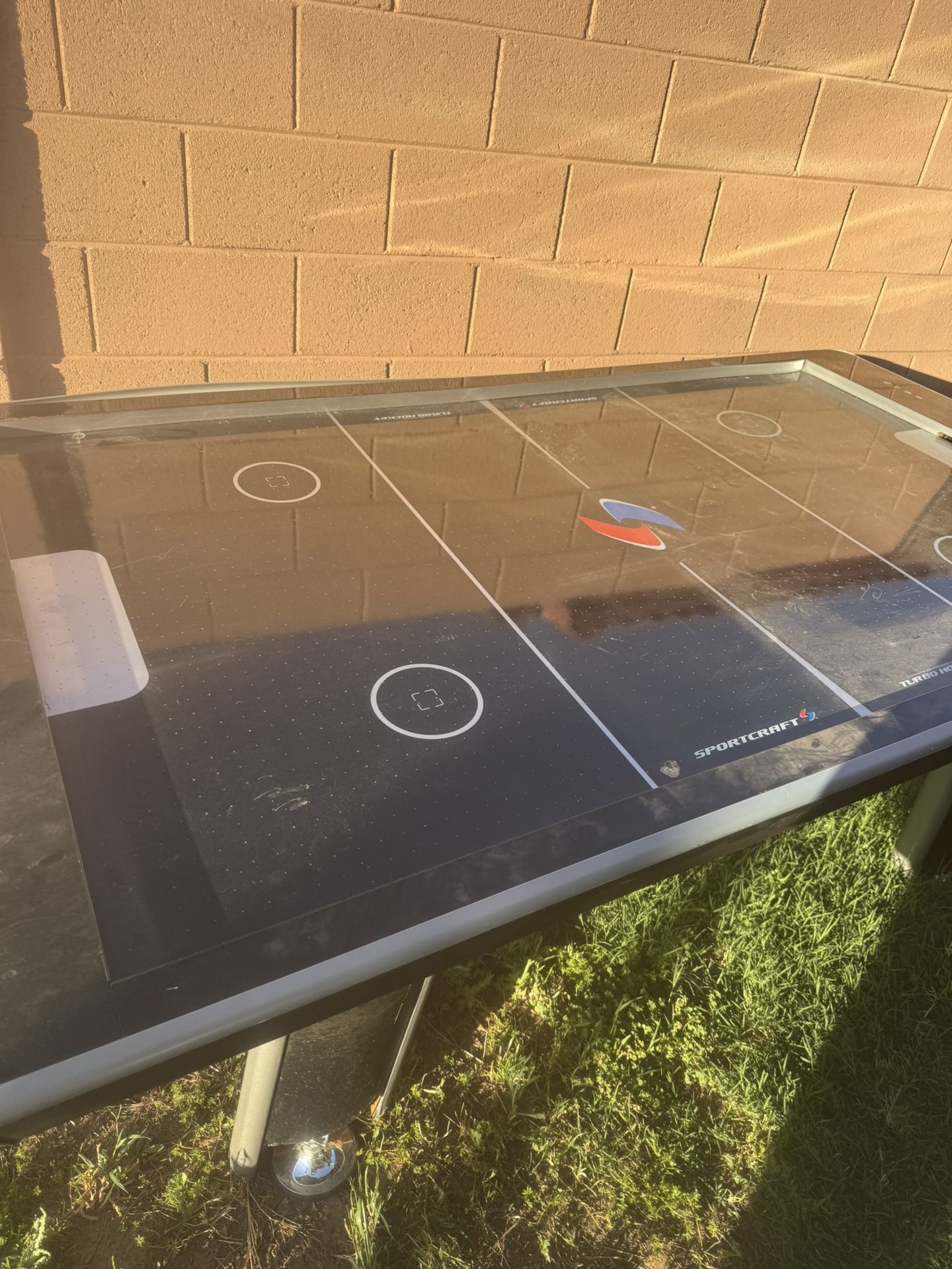 Free hockey table