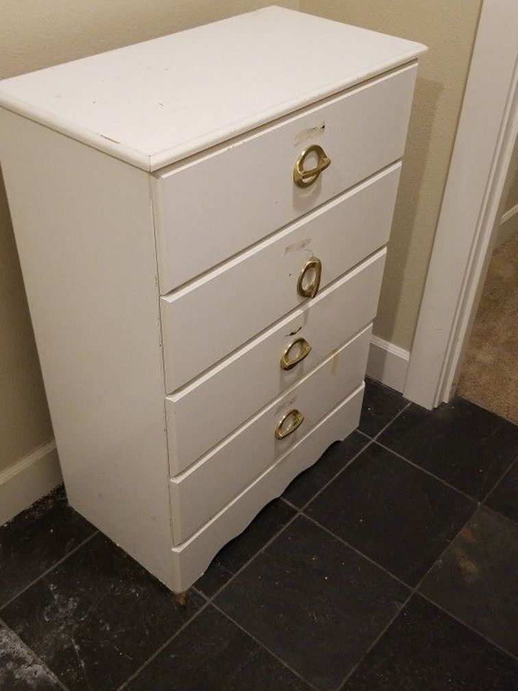 PendingPickup (Free) White Dresser for Sale in Seattle, WA OfferUp