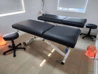 Earthlite Electric Lift Massage Table