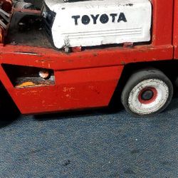 Toyota  Forklift must sale Fast