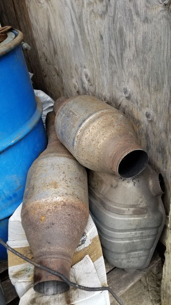 Catalytic converter for a dodge ram 2500 cummins turbo diesel 2003