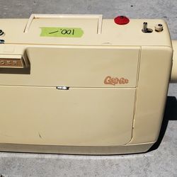 Singer sewing machine in awesome condition works great $100