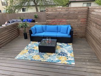 New inbox patio set with cushions (we finance and deliver)