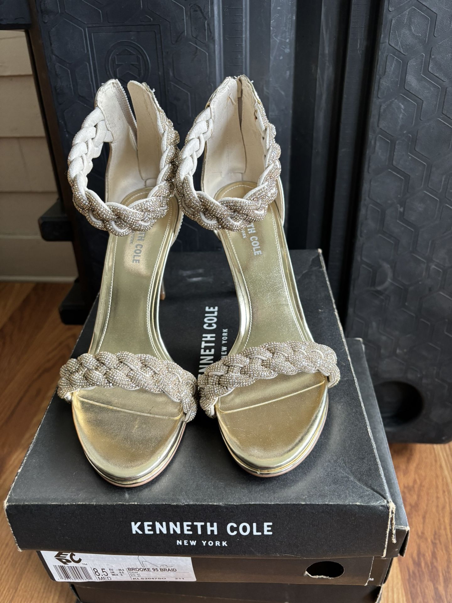 KENNETH COLE Heels Size 9.5 M