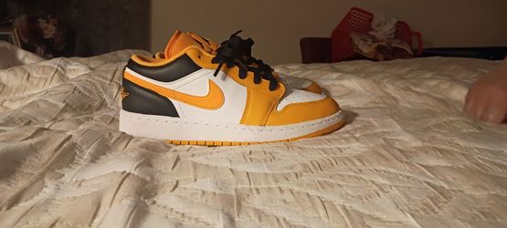 Jordan 1 low taxi