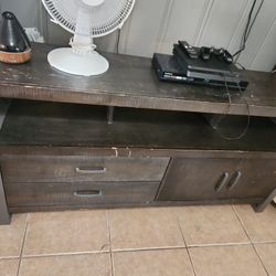 Tv/ Dining Room