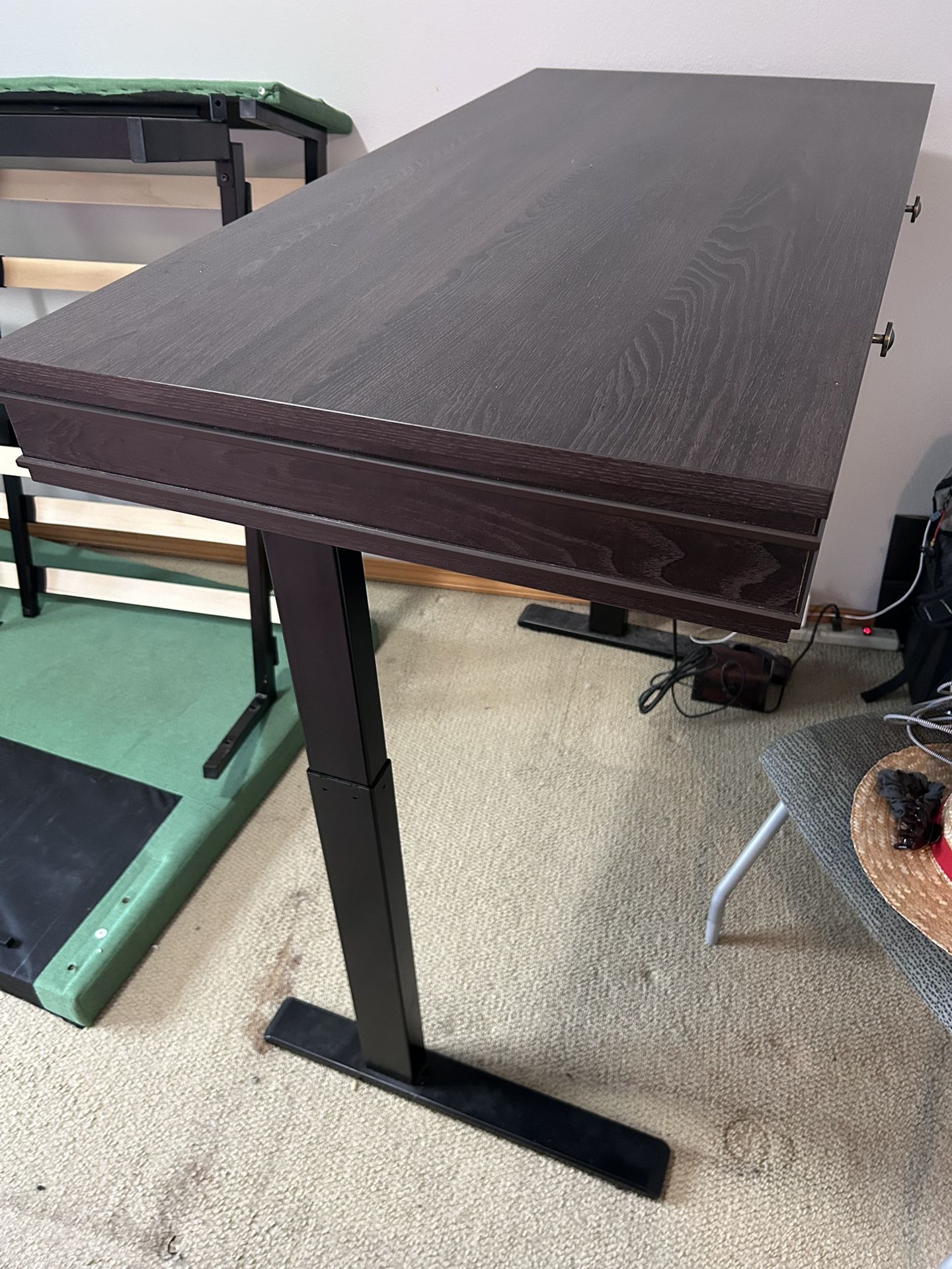 Electric powered Adjustable standing desk