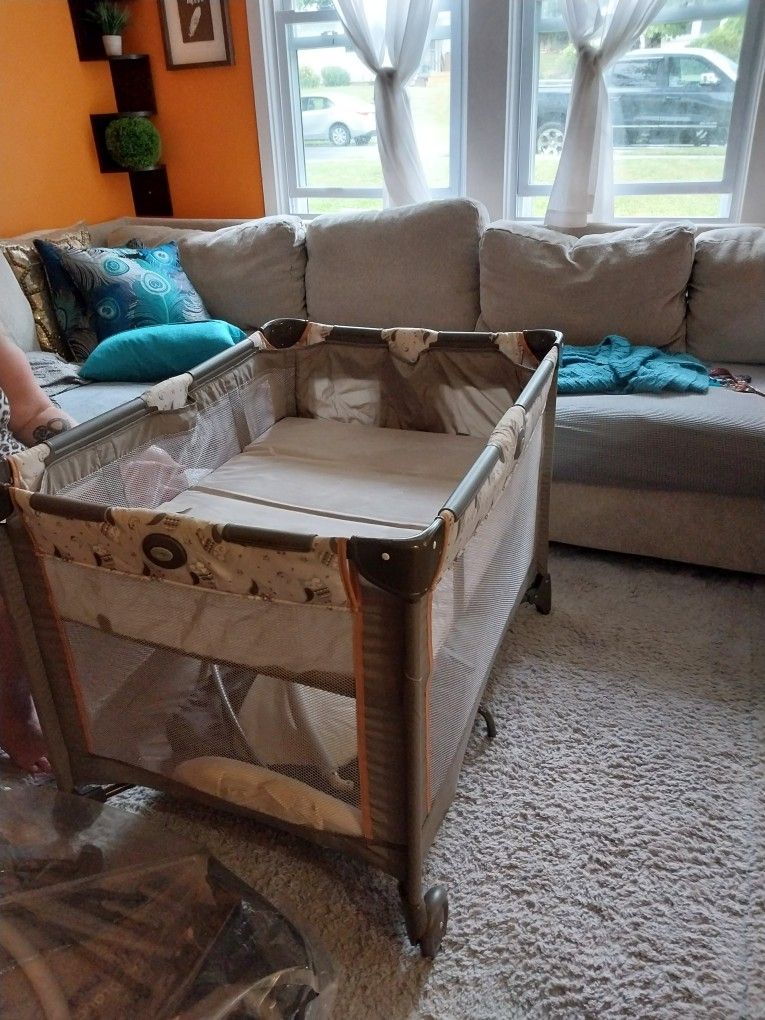 Graco Pack And Play With Diaper Storage