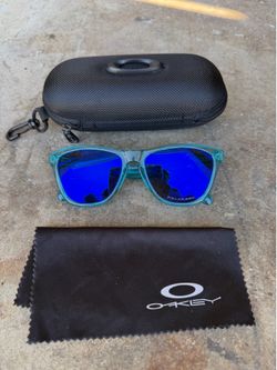 Oakley Frogskin Sunglasses Crystal Clear Blue Sapphire Iridium Polarized Prizm