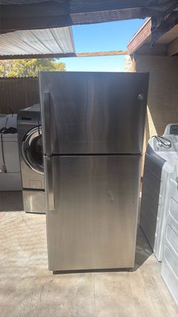 GE Stainless Steel Top-Freezer Refrigerator