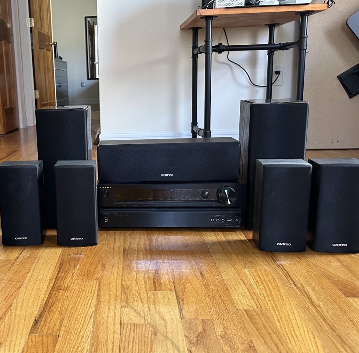 Onkyo HT-R590 AV Receiver with 7 Speakers