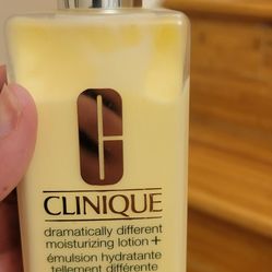 brand new Clinique New Dramatically Different Moisturizing Lotion 8.5oz 