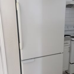 Maytag refrigerator With bottom-freezer