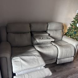 Modern Power Reclining Sofa – USB + Wireless Charging | Living Spaces