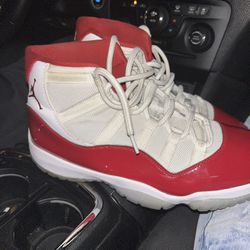 Jordan 11 Size 12(cherry)