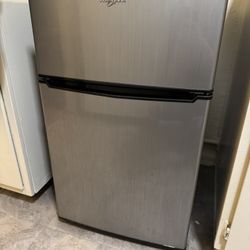 Whirlpool Mini Fridge With Freezer 