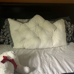 Crown-shaped Pillow 