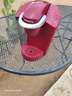 KEURIG COFFEE MAKER