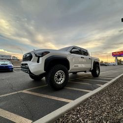 24-25 Tacoma Level Kit W Installation.