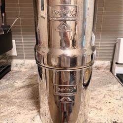 Big Berkey Water Filter (2.25 Gal) – Used