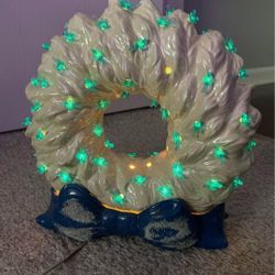 Vintage Ceramic White Wreath Lights Up