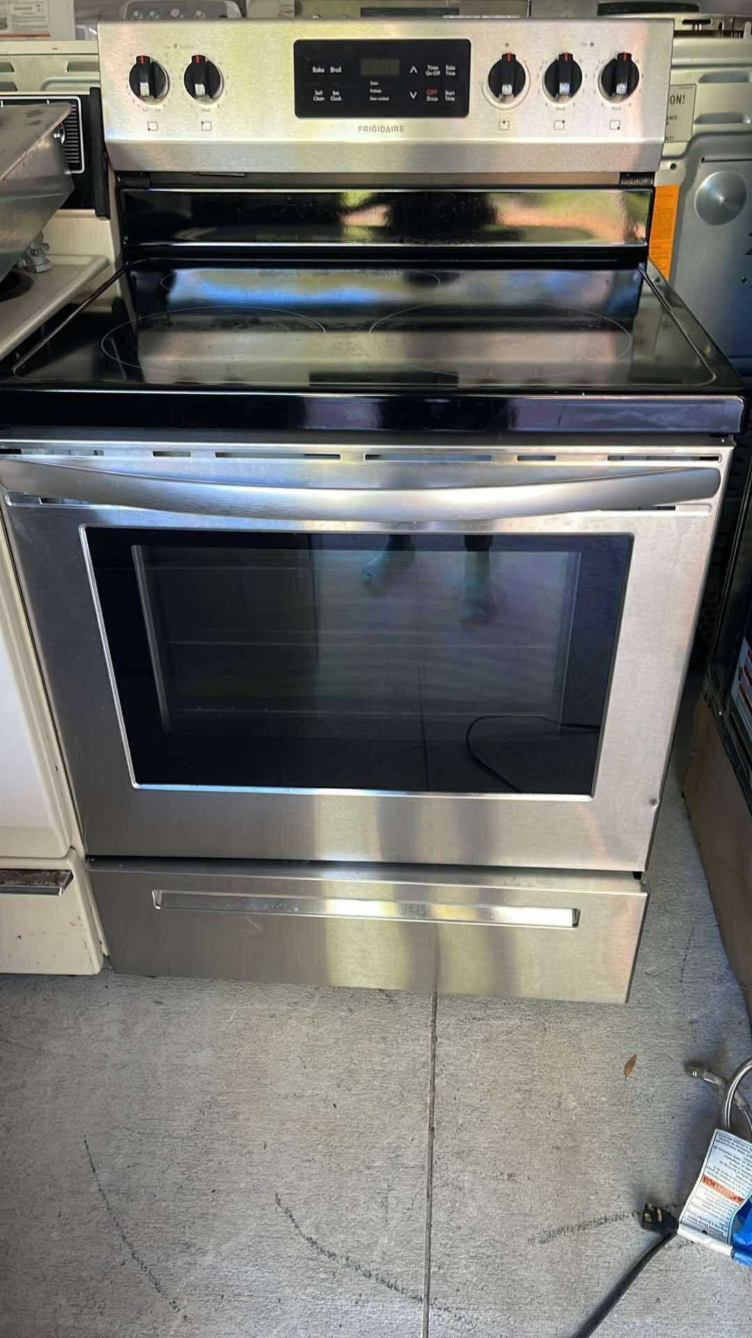 Frigidaire Stainless Ceramic Range