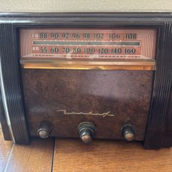 Antique Bakelite Radio