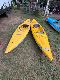 2 kayaks