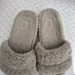 Size 8 to 8.5 UGGS Gray Slippers