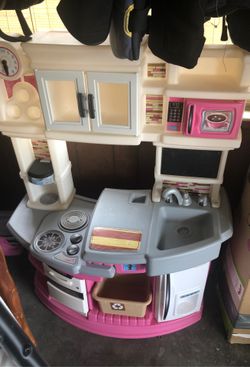 Toy kitchen